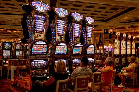 nevada casinos closing again